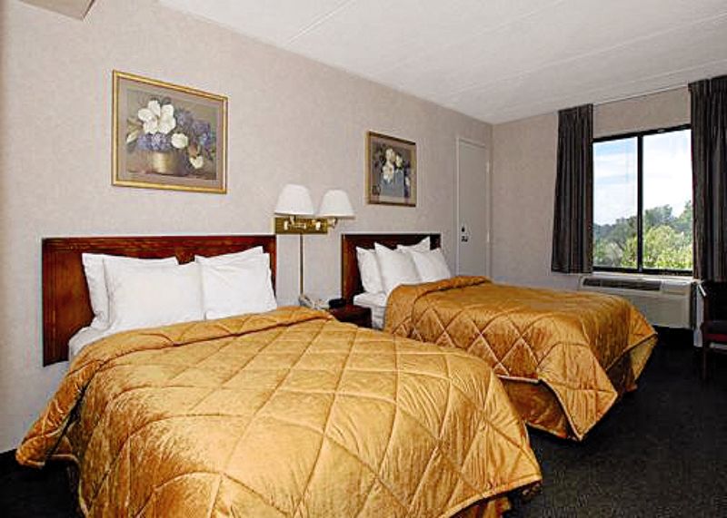 Comfort Inn The Pointe Niagara Falls Room photo